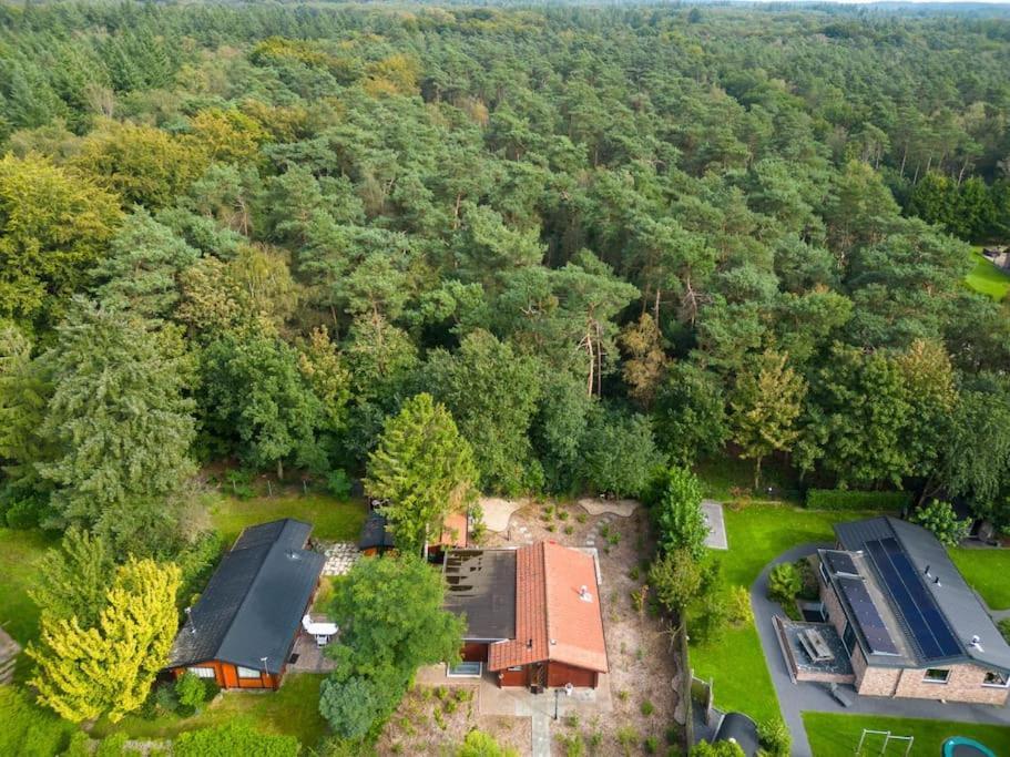 Spacious Wooden Cottage With Infra-Red Sauna At Veluwe Путен Екстериор снимка