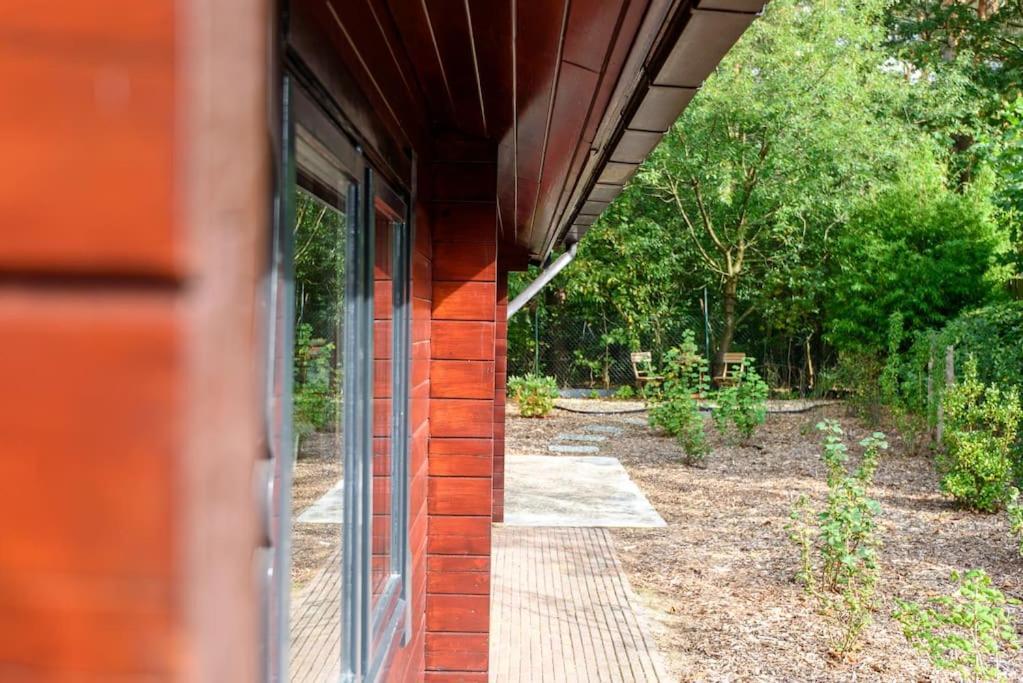 Spacious Wooden Cottage With Infra-Red Sauna At Veluwe Путен Екстериор снимка