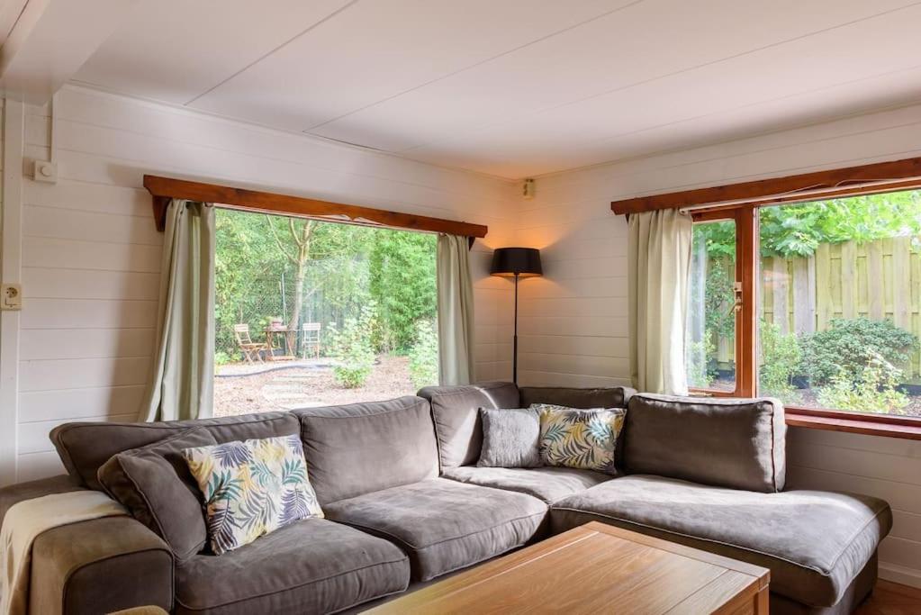 Spacious Wooden Cottage With Infra-Red Sauna At Veluwe Путен Екстериор снимка