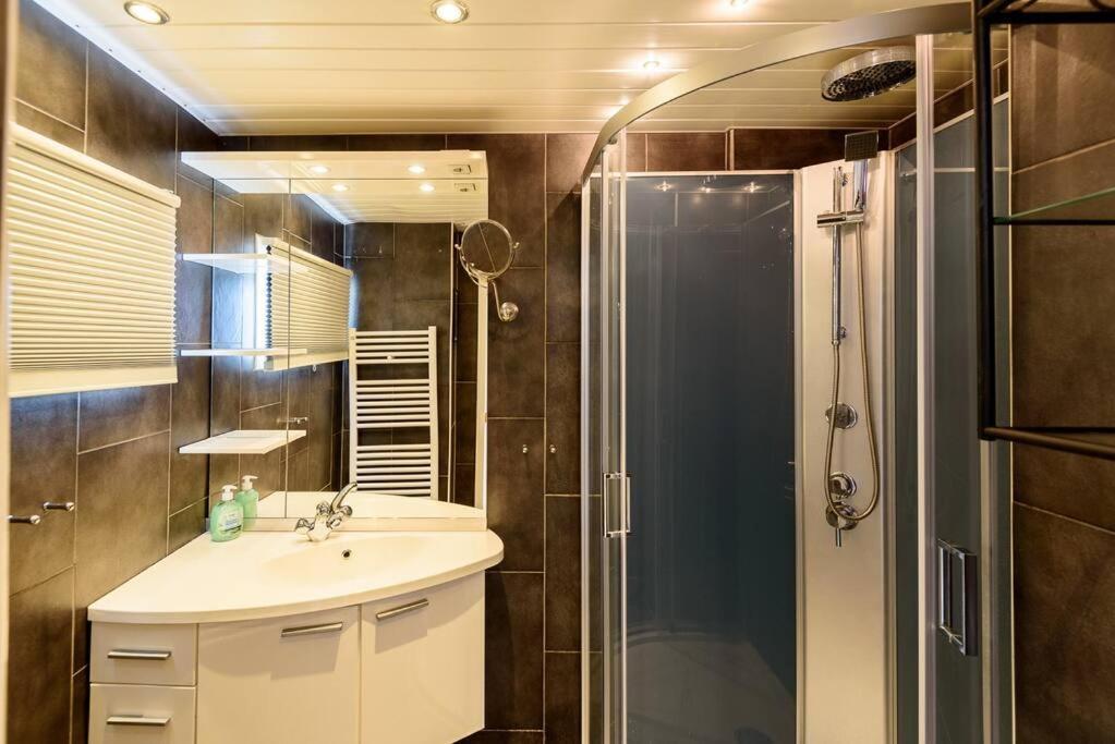 Spacious Wooden Cottage With Infra-Red Sauna At Veluwe Путен Екстериор снимка