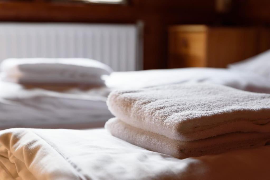 Spacious Wooden Cottage With Infra-Red Sauna At Veluwe Путен Екстериор снимка