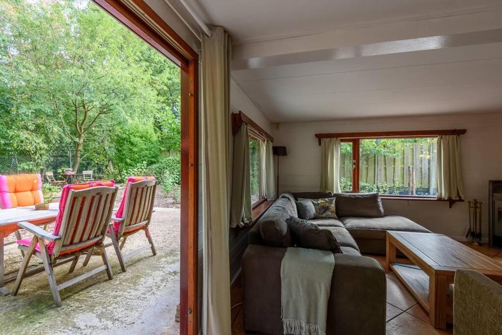 Spacious Wooden Cottage With Infra-Red Sauna At Veluwe Путен Екстериор снимка