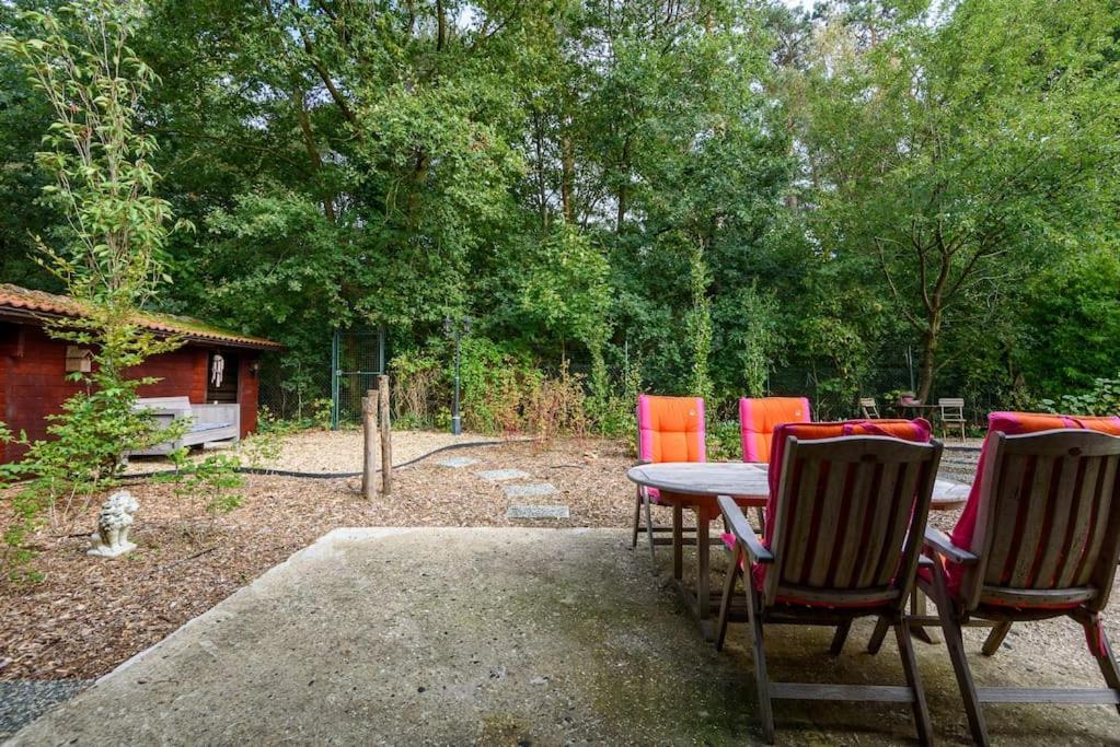 Spacious Wooden Cottage With Infra-Red Sauna At Veluwe Путен Екстериор снимка