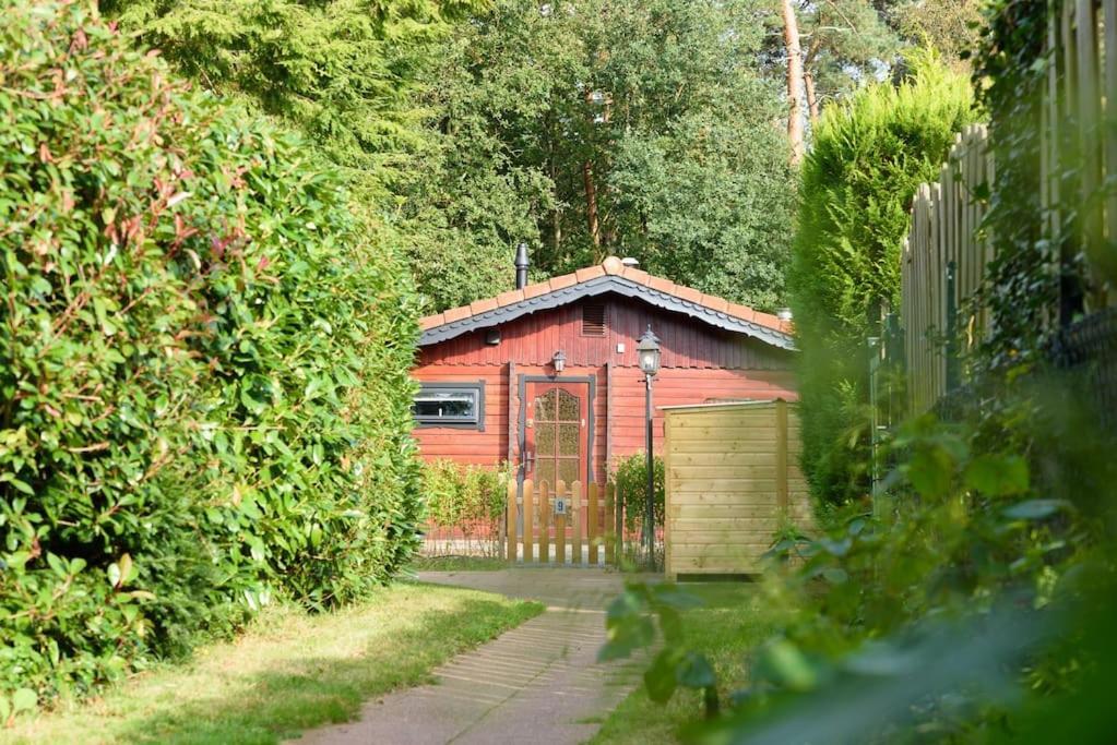 Spacious Wooden Cottage With Infra-Red Sauna At Veluwe Путен Екстериор снимка