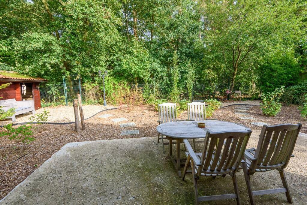 Spacious Wooden Cottage With Infra-Red Sauna At Veluwe Путен Екстериор снимка