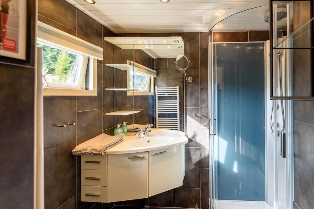 Spacious Wooden Cottage With Infra-Red Sauna At Veluwe Путен Екстериор снимка